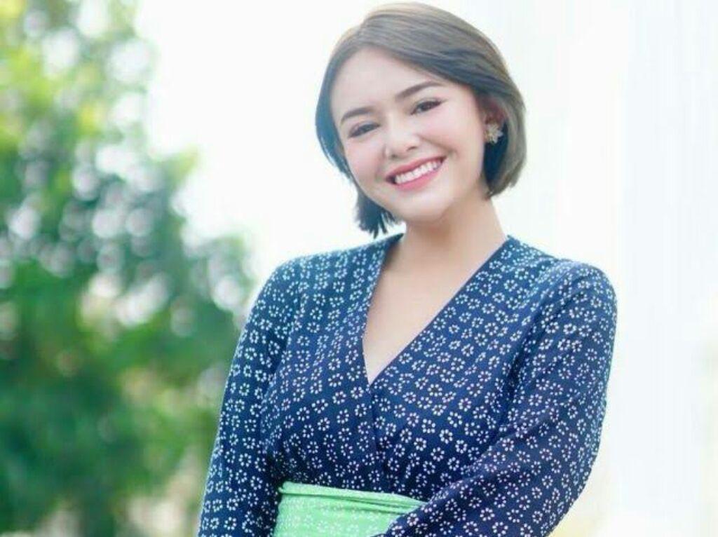 Profil Amanda Manopo, Artis Keturunan Manado Spanyol